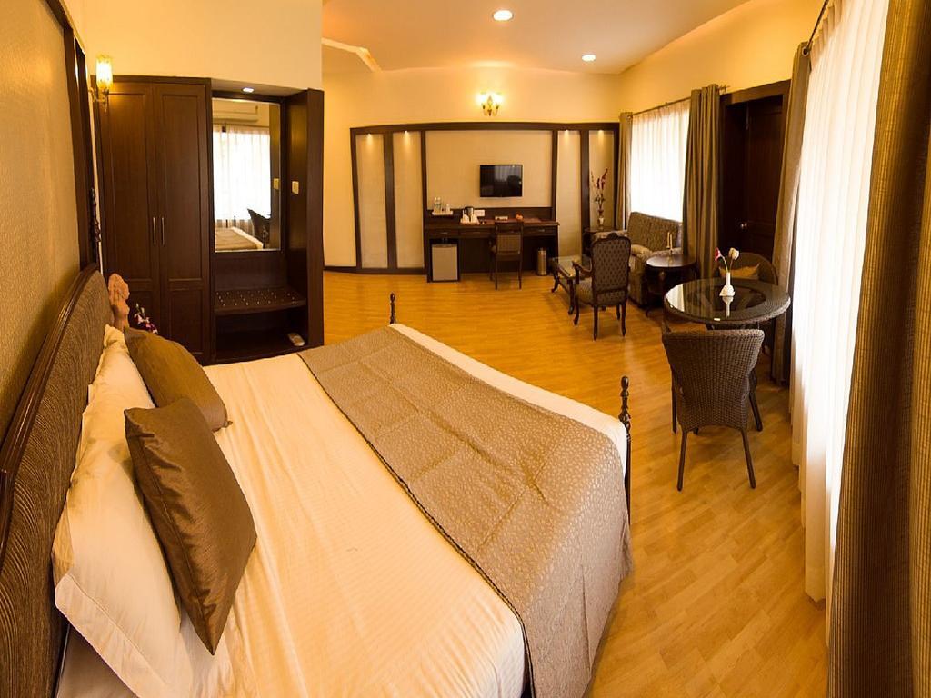 Hotel Lake View Ashok Bhopal Buitenkant foto